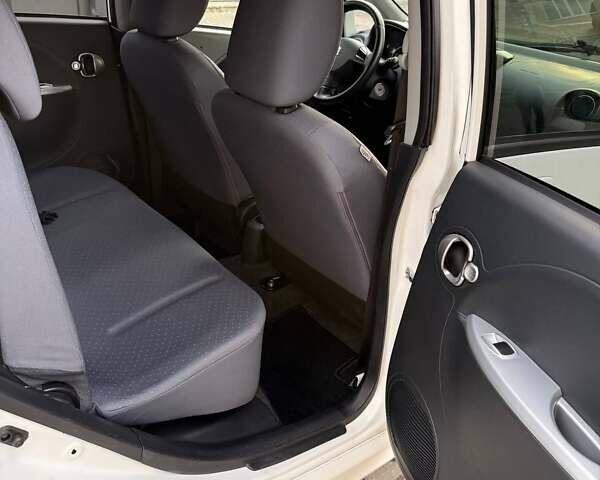 Белый Пежо иOн, объемом двигателя 0 л и пробегом 80 тыс. км за 4500 $, фото 27 на Automoto.ua