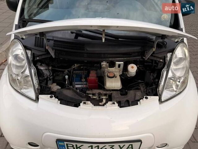 Белый Пежо иOн, объемом двигателя 0 л и пробегом 80 тыс. км за 4500 $, фото 53 на Automoto.ua