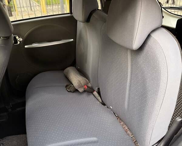 Белый Пежо иOн, объемом двигателя 0 л и пробегом 80 тыс. км за 4500 $, фото 33 на Automoto.ua