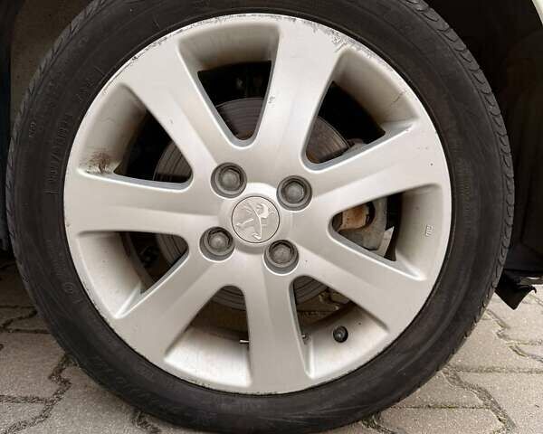 Белый Пежо иOн, объемом двигателя 0 л и пробегом 80 тыс. км за 4500 $, фото 17 на Automoto.ua