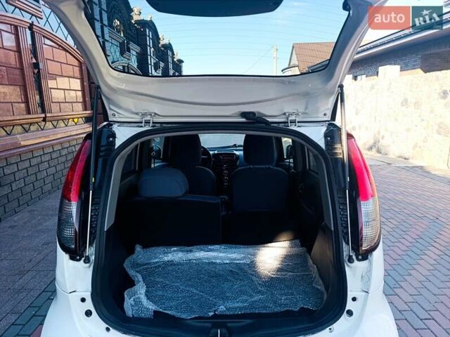 Белый Пежо иOн, объемом двигателя 0 л и пробегом 69 тыс. км за 4299 $, фото 19 на Automoto.ua