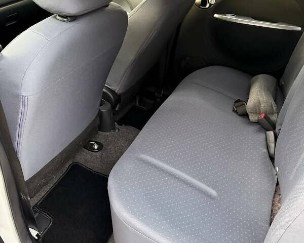 Белый Пежо иOн, объемом двигателя 0 л и пробегом 80 тыс. км за 4500 $, фото 20 на Automoto.ua