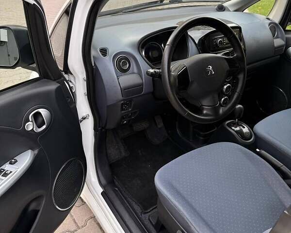 Белый Пежо иOн, объемом двигателя 0 л и пробегом 80 тыс. км за 4500 $, фото 31 на Automoto.ua