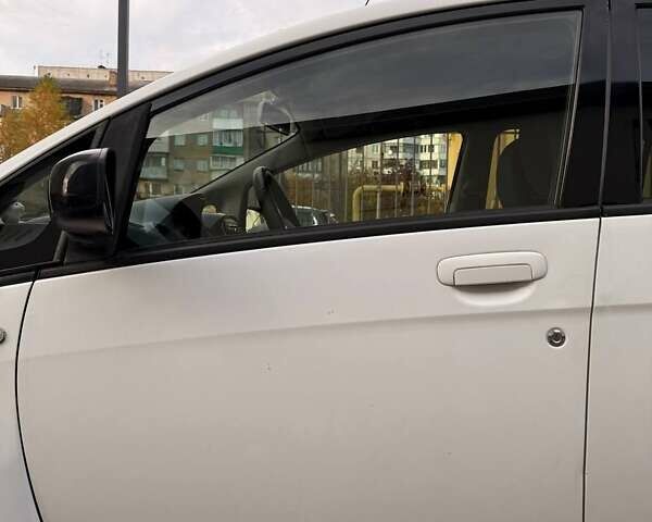 Белый Пежо иOн, объемом двигателя 0 л и пробегом 80 тыс. км за 4500 $, фото 26 на Automoto.ua