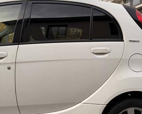 Белый Пежо иOн, объемом двигателя 0 л и пробегом 80 тыс. км за 4500 $, фото 2 на Automoto.ua