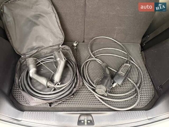 Белый Пежо иOн, объемом двигателя 0 л и пробегом 80 тыс. км за 4500 $, фото 50 на Automoto.ua