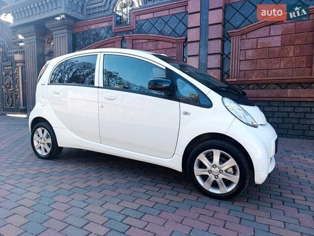 Белый Пежо иOн, объемом двигателя 0 л и пробегом 69 тыс. км за 4299 $, фото 3 на Automoto.ua