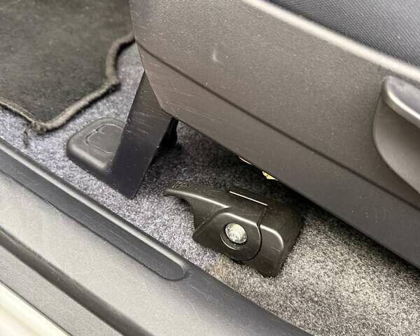 Белый Пежо иOн, объемом двигателя 0 л и пробегом 80 тыс. км за 4500 $, фото 43 на Automoto.ua