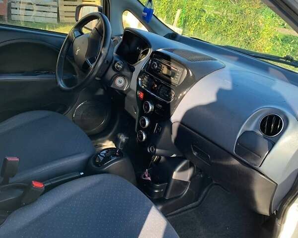 Білий Пежо iOн, об'ємом двигуна 0 л та пробігом 61 тис. км за 5000 $, фото 12 на Automoto.ua