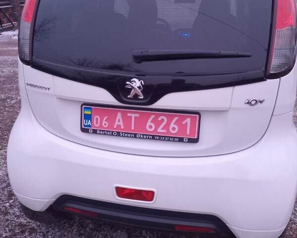 Белый Пежо иOн, объемом двигателя 0 л и пробегом 75 тыс. км за 4550 $, фото 4 на Automoto.ua