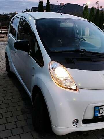 Белый Пежо иOн, объемом двигателя 0 л и пробегом 102 тыс. км за 4500 $, фото 28 на Automoto.ua