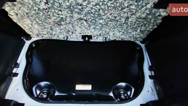 Белый Пежо иOн, объемом двигателя 0 л и пробегом 102 тыс. км за 4500 $, фото 3 на Automoto.ua