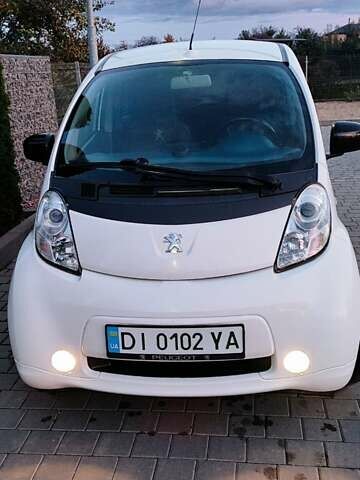 Белый Пежо иOн, объемом двигателя 0 л и пробегом 102 тыс. км за 4500 $, фото 21 на Automoto.ua