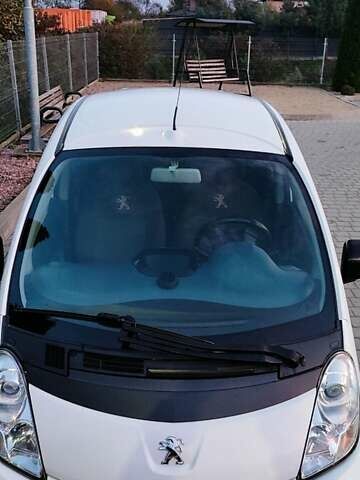 Белый Пежо иOн, объемом двигателя 0 л и пробегом 102 тыс. км за 4500 $, фото 27 на Automoto.ua