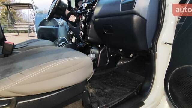 Белый Пежо иOн, объемом двигателя 0 л и пробегом 102 тыс. км за 4500 $, фото 16 на Automoto.ua