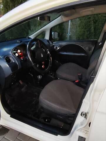 Белый Пежо иOн, объемом двигателя 0 л и пробегом 102 тыс. км за 4500 $, фото 32 на Automoto.ua