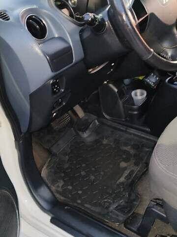 Белый Пежо иOн, объемом двигателя 0 л и пробегом 102 тыс. км за 4500 $, фото 17 на Automoto.ua