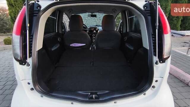 Белый Пежо иOн, объемом двигателя 0 л и пробегом 102 тыс. км за 4500 $, фото 1 на Automoto.ua