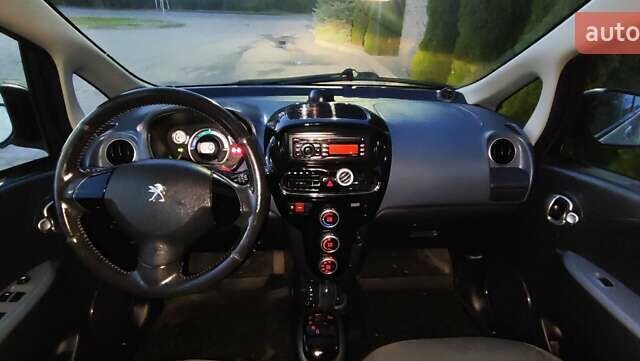 Белый Пежо иOн, объемом двигателя 0 л и пробегом 102 тыс. км за 4500 $, фото 36 на Automoto.ua