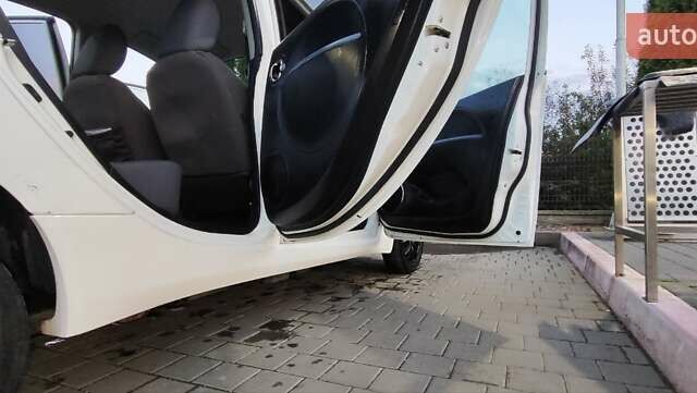 Белый Пежо иOн, объемом двигателя 0 л и пробегом 102 тыс. км за 4500 $, фото 13 на Automoto.ua