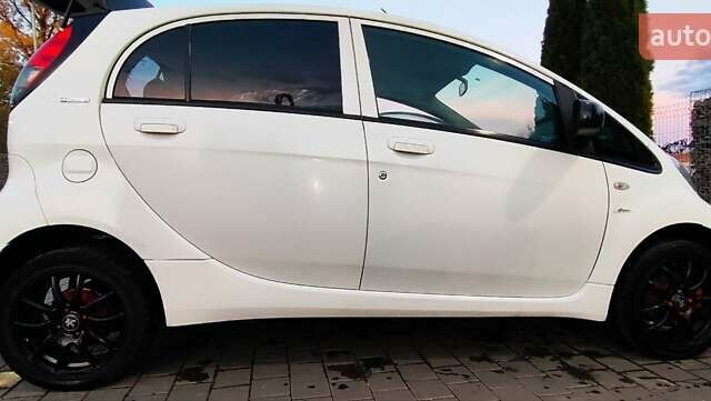 Белый Пежо иOн, объемом двигателя 0 л и пробегом 102 тыс. км за 4500 $, фото 15 на Automoto.ua