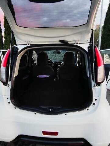 Белый Пежо иOн, объемом двигателя 0 л и пробегом 102 тыс. км за 4500 $, фото 7 на Automoto.ua