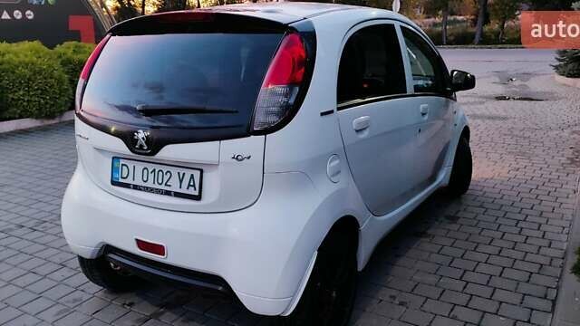 Белый Пежо иOн, объемом двигателя 0 л и пробегом 102 тыс. км за 4500 $, фото 23 на Automoto.ua