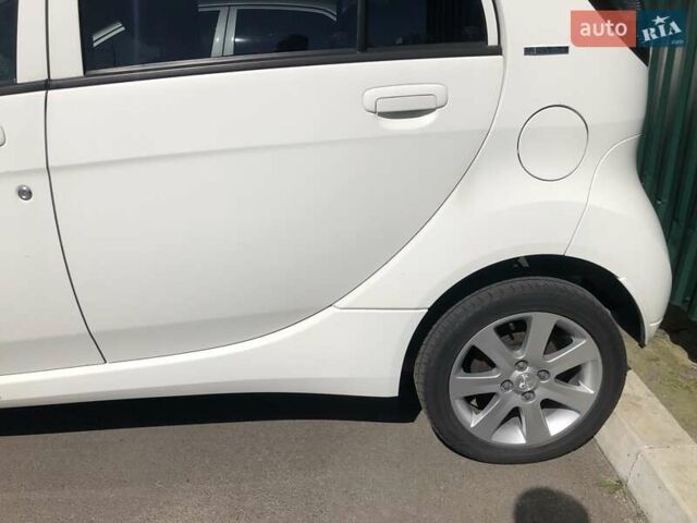 Білий Пежо iOн, об'ємом двигуна 0 л та пробігом 80 тис. км за 4899 $, фото 5 на Automoto.ua