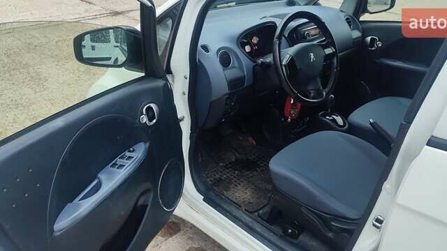 Білий Пежо iOн, об'ємом двигуна 0 л та пробігом 77 тис. км за 5400 $, фото 8 на Automoto.ua