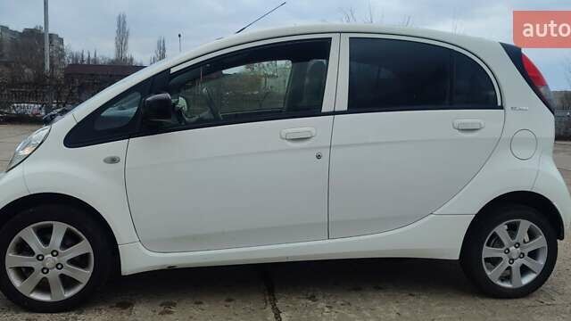 Білий Пежо iOн, об'ємом двигуна 0 л та пробігом 77 тис. км за 5400 $, фото 4 на Automoto.ua