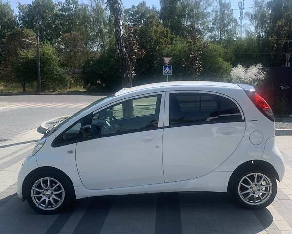 Білий Пежо iOн, об'ємом двигуна 0 л та пробігом 49 тис. км за 4899 $, фото 3 на Automoto.ua