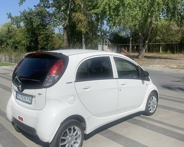 Білий Пежо iOн, об'ємом двигуна 0 л та пробігом 49 тис. км за 4899 $, фото 1 на Automoto.ua