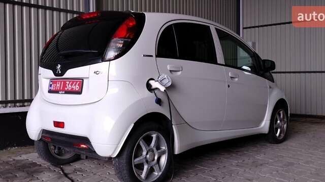 Белый Пежо иOн, объемом двигателя 0 л и пробегом 93 тыс. км за 4600 $, фото 3 на Automoto.ua