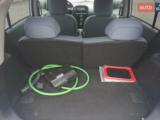 Белый Пежо иOн, объемом двигателя 0 л и пробегом 103 тыс. км за 4200 $, фото 46 на Automoto.ua