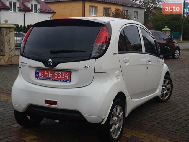 Белый Пежо иOн, объемом двигателя 0 л и пробегом 103 тыс. км за 4200 $, фото 7 на Automoto.ua