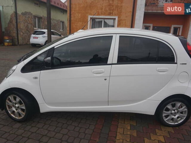 Белый Пежо иOн, объемом двигателя 0 л и пробегом 103 тыс. км за 4200 $, фото 18 на Automoto.ua