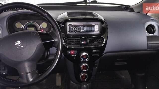Белый Пежо иOн, объемом двигателя 0 л и пробегом 93 тыс. км за 4600 $, фото 1 на Automoto.ua