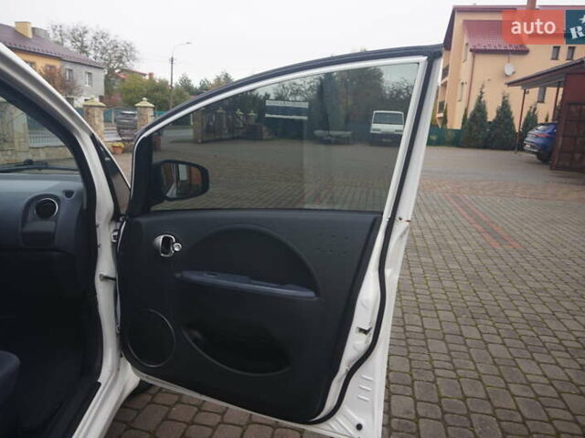 Белый Пежо иOн, объемом двигателя 0 л и пробегом 103 тыс. км за 4200 $, фото 34 на Automoto.ua