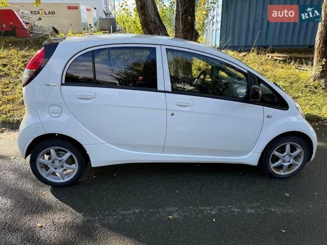 Белый Пежо иOн, объемом двигателя 0 л и пробегом 93 тыс. км за 4600 $, фото 13 на Automoto.ua