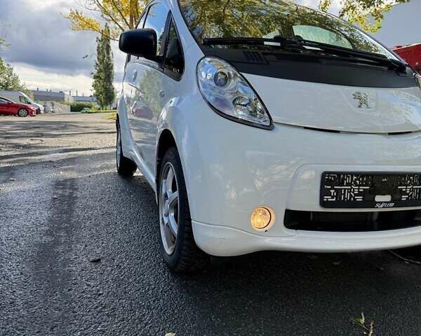 Белый Пежо иOн, объемом двигателя 0 л и пробегом 93 тыс. км за 4600 $, фото 11 на Automoto.ua