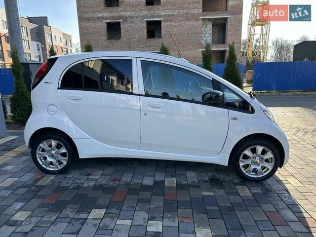 Белый Пежо иOн, объемом двигателя 0 л и пробегом 67 тыс. км за 4999 $, фото 2 на Automoto.ua