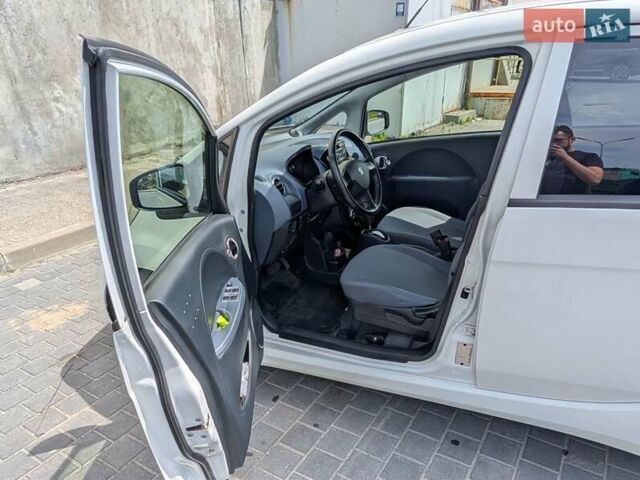 Білий Пежо iOн, об'ємом двигуна 0 л та пробігом 100 тис. км за 4900 $, фото 8 на Automoto.ua