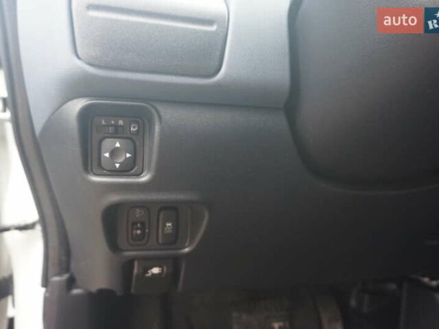 Белый Пежо иOн, объемом двигателя 0 л и пробегом 103 тыс. км за 4200 $, фото 26 на Automoto.ua