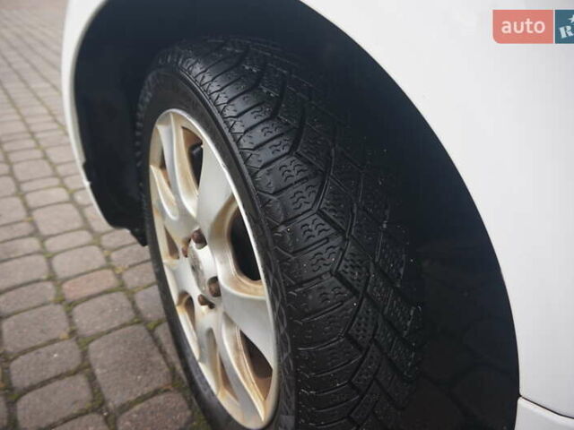 Белый Пежо иOн, объемом двигателя 0 л и пробегом 103 тыс. км за 4200 $, фото 49 на Automoto.ua