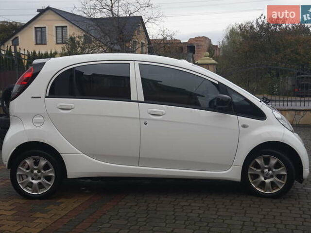 Белый Пежо иOн, объемом двигателя 0 л и пробегом 103 тыс. км за 4200 $, фото 5 на Automoto.ua