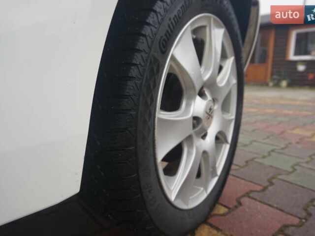 Белый Пежо иOн, объемом двигателя 0 л и пробегом 103 тыс. км за 4200 $, фото 50 на Automoto.ua