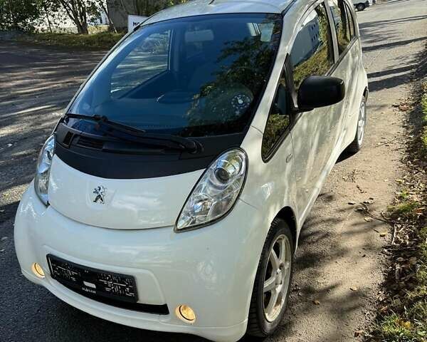 Белый Пежо иOн, объемом двигателя 0 л и пробегом 93 тыс. км за 4600 $, фото 10 на Automoto.ua