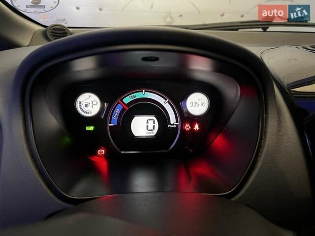 Белый Пежо иOн, объемом двигателя 0 л и пробегом 93 тыс. км за 4600 $, фото 8 на Automoto.ua