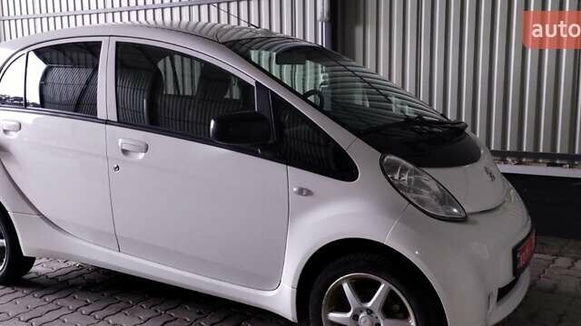 Белый Пежо иOн, объемом двигателя 0 л и пробегом 93 тыс. км за 4600 $, фото 2 на Automoto.ua