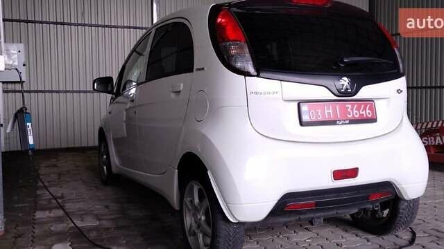 Белый Пежо иOн, объемом двигателя 0 л и пробегом 93 тыс. км за 4600 $, фото 4 на Automoto.ua